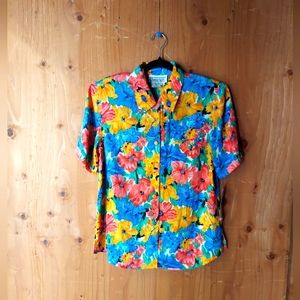 Christie & Jill Vintage Multicolor Floral Patterned Button Down Blouse